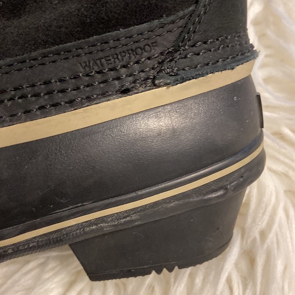 SOREL Boots size 8 color black  and some tan excellent condition see all photos - Picture 4 of 12